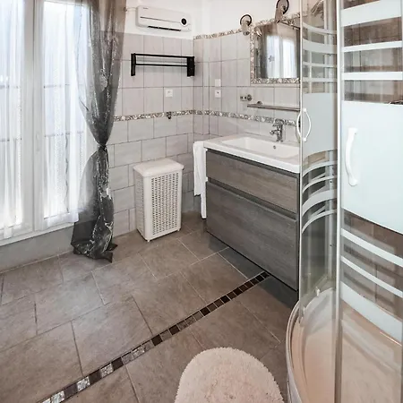 1 Bedroom Gorgeous Home In Moustiers-Sainte-Marie Vakantiehuis *